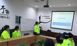 服务于心，管理于人——安徽淮南店职场礼仪与服务管理培训 